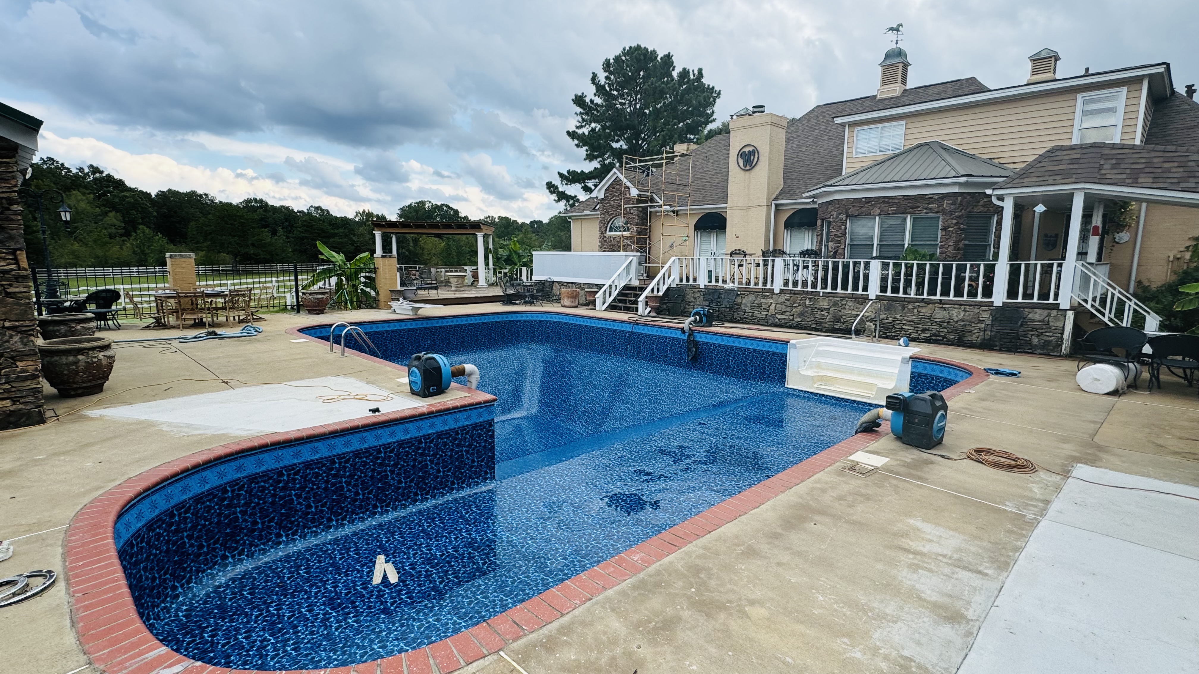 An Artesian vinyl liner pool project in progress in the Memphis area